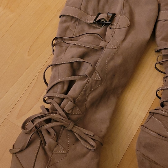 Boots - Picture 4 of 5